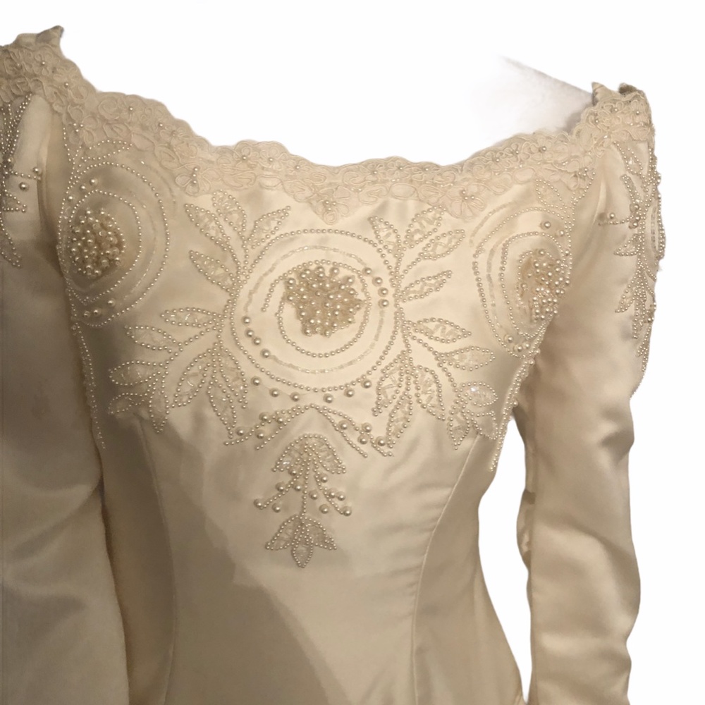 Like New! Gorgeous House of Bianchi Wedding Gown!
